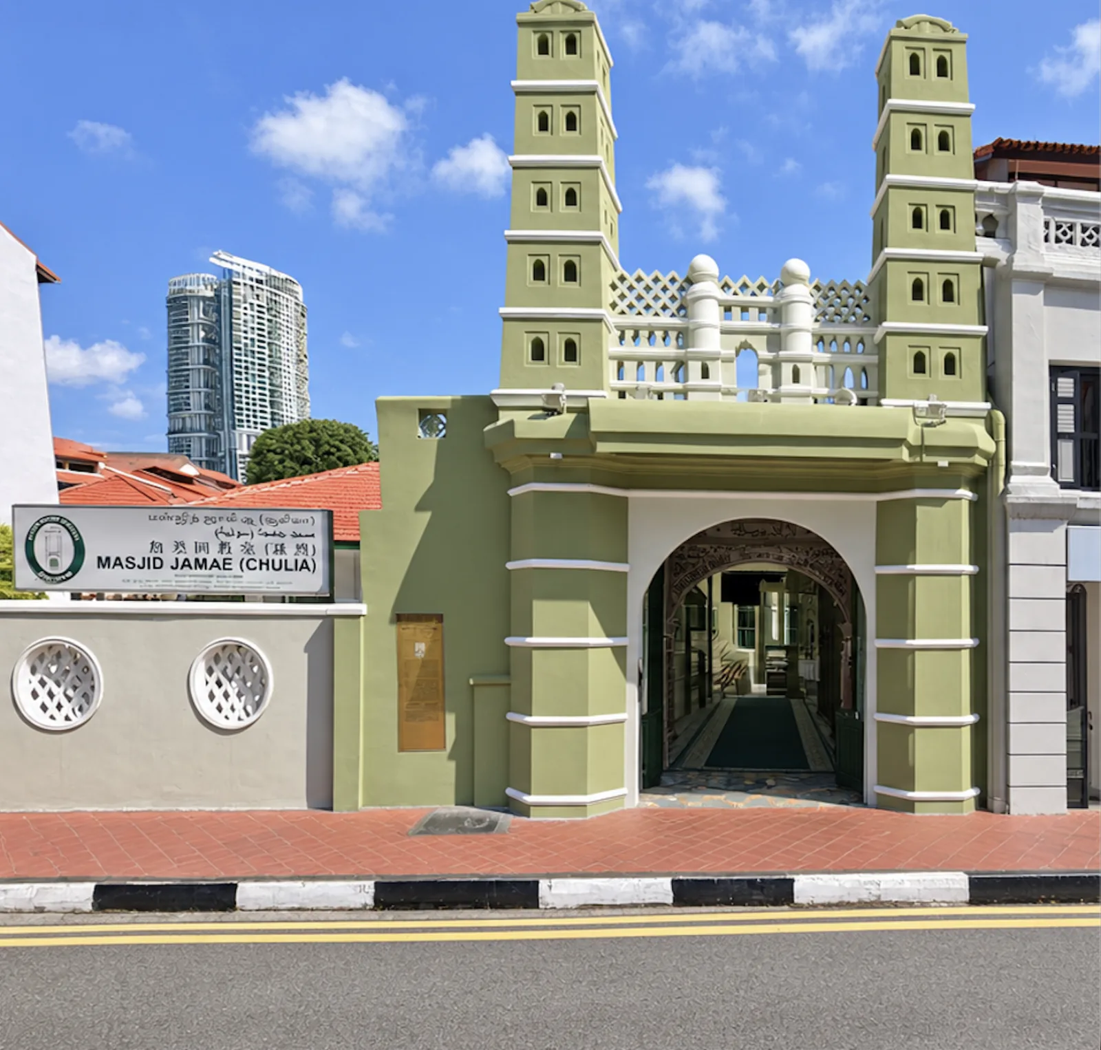 Masjid Jamae (Chulia) entrance and signboard displaying text in four scripts